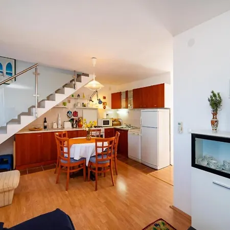 - Three Bedroom House With Sea View Сasa de vacaciones Rovanjska