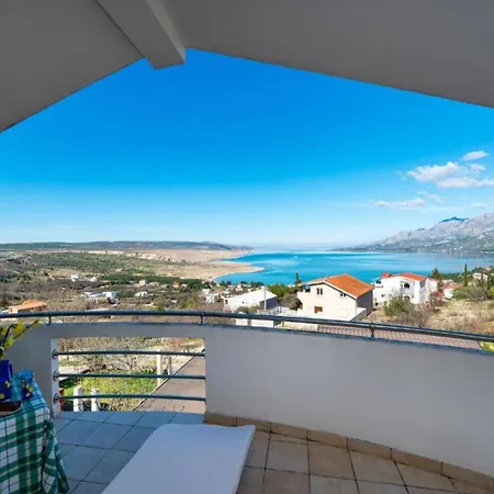 - Three Bedroom House With Sea View Casa de Férias *
