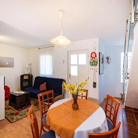 - Three Bedroom House With Sea View Сasa de vacaciones Rovanjska