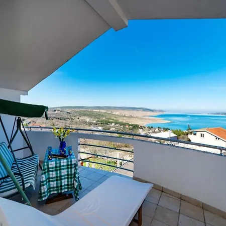 - Three Bedroom House With Sea View *