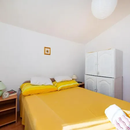 Hébergement de vacances - Three Bedroom House With Sea View *