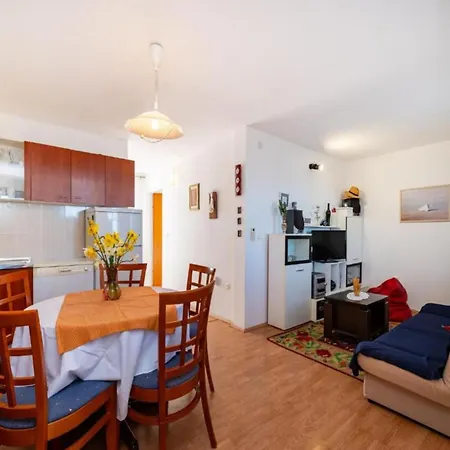 Holiday home - Three Bedroom House With Sea View Rovanjska