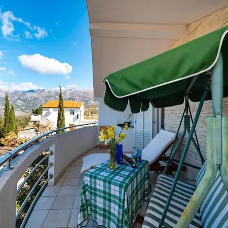 - Three Bedroom House With Sea View Rovanjska
