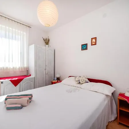 - Three Bedroom House With Sea View * Rovanjska