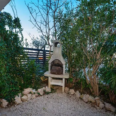 - Three Bedroom House With Sea View Holiday home