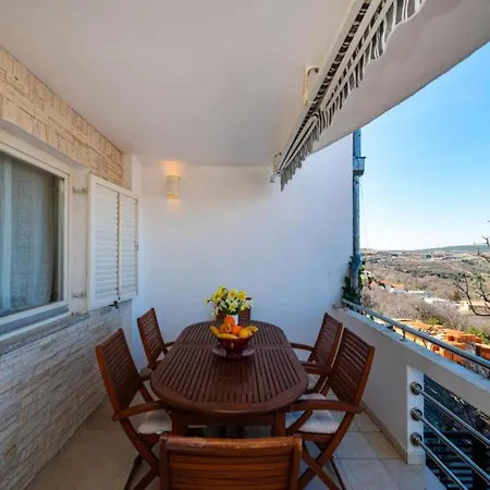 - Three Bedroom House With Sea View * Rovanjska